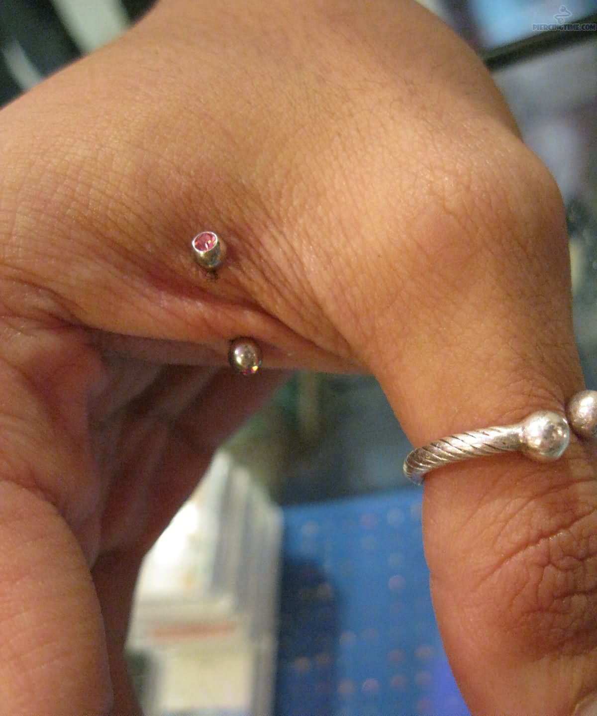 Clip clit piercing