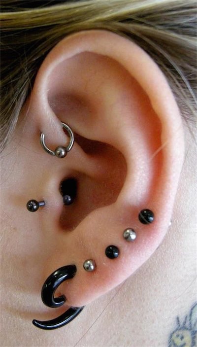 Read Complete Spiral Lobe And Anti Tragus Piercing With Silver And Black Studs