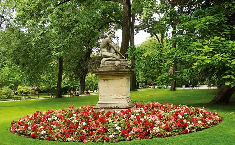 Beautiful Sculptures Inside Jardin du Luxembourg Garden