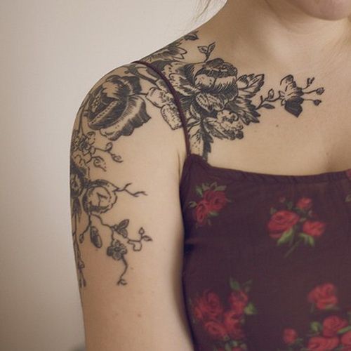 Black Ink Floral Tattoo On Girl Right Shoulder