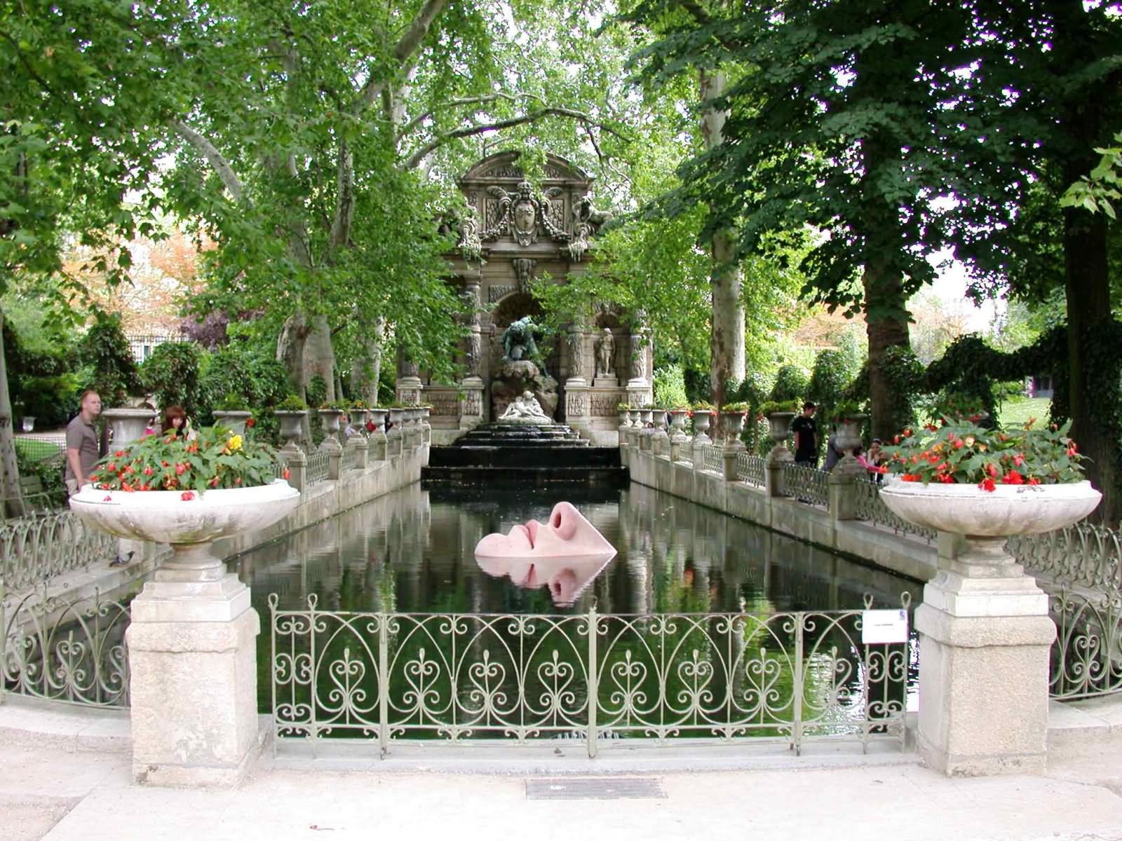 Fontaine Medicis Jardin du Luxembourg Paris