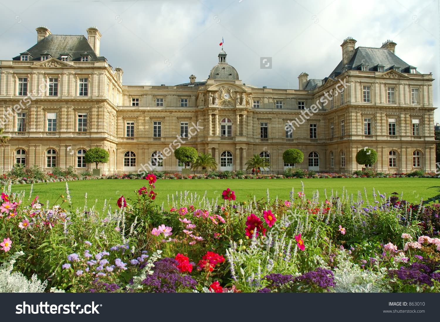 Front View Of Jardin du Luxembourg