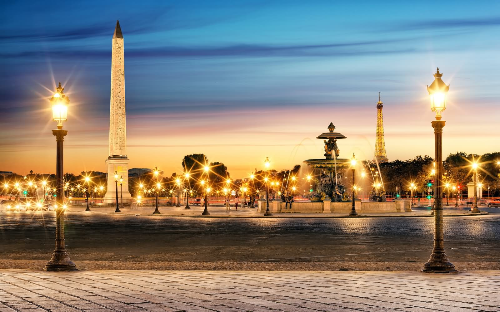 Incredible Night View Of Place de la Concorde