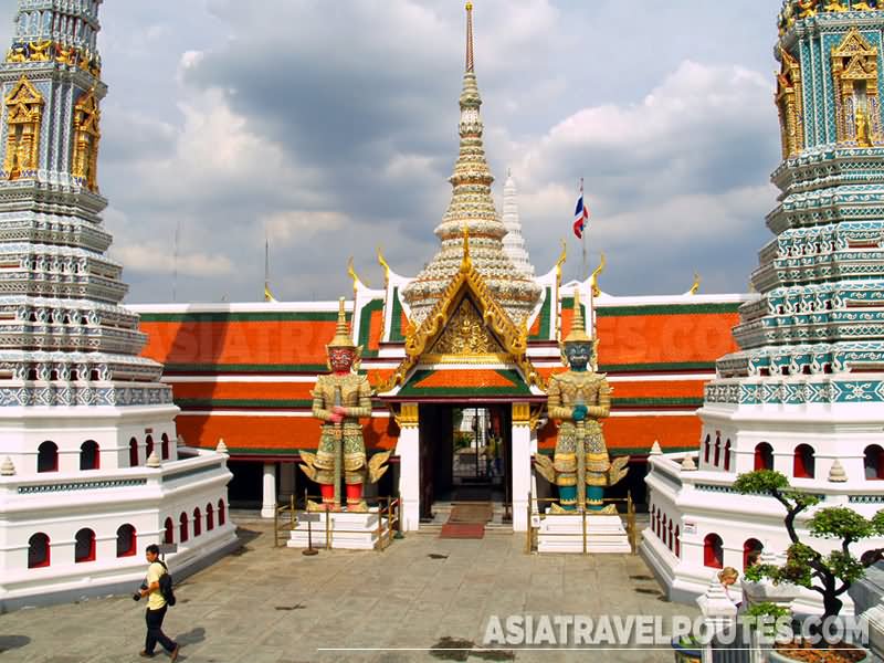 Emerald Buddha Temple Picture