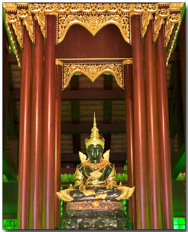 Emerald Buddha Wat Phra Keow Temple Inside Grand Palace