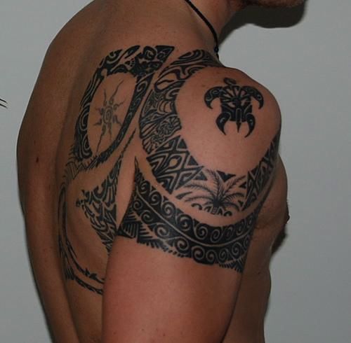 Black Hawaiian Turtle Tattoo On Man Right Shoulder