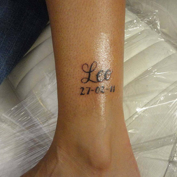 Memorial - Leo Lettering Tattoo Design For Leg