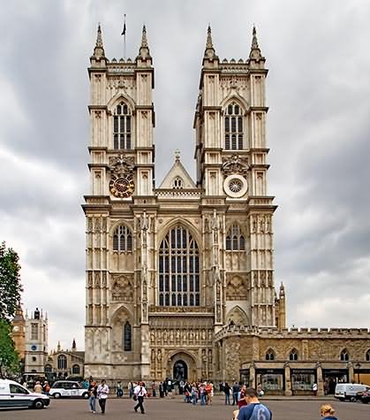 Amazing Front View Of The Westminster Abbey Church