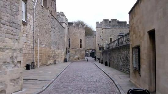 Courtyard Of Tower Of London Inside Picture