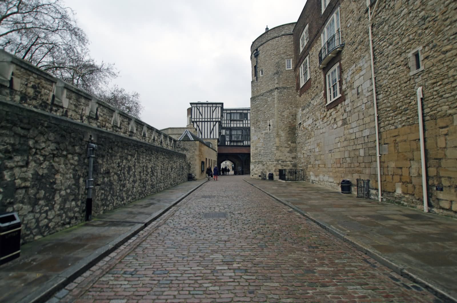 Tower Of London Outer Ward Inside Picture