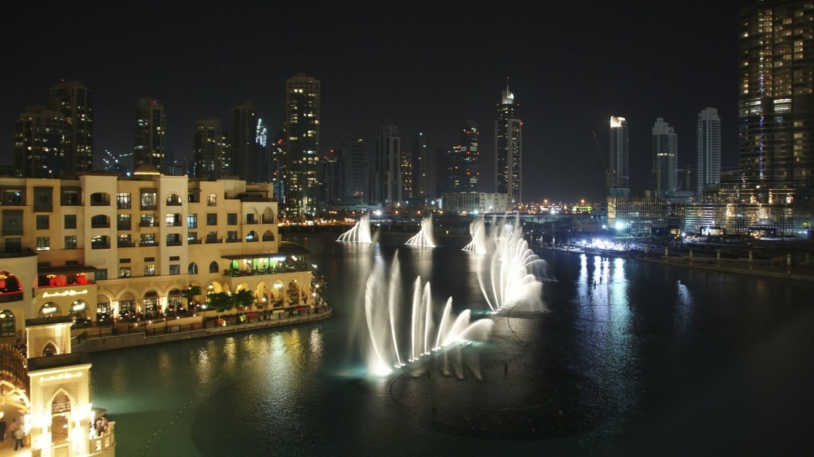 A Splash Of Musical Notes At Dubai Fountain