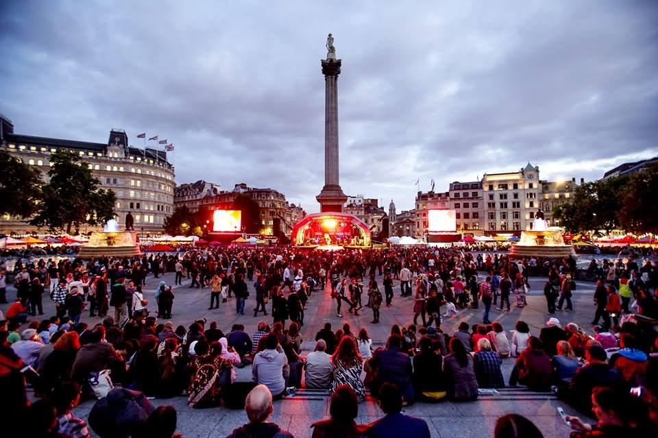 Adorable Night Lights At The Trafalgar Square