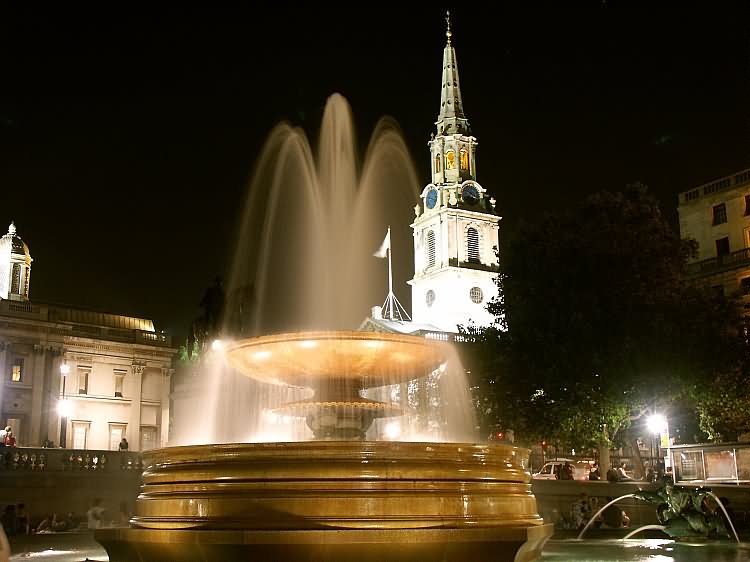 Beautiful Fountain At Trafalgar Square Night Picture