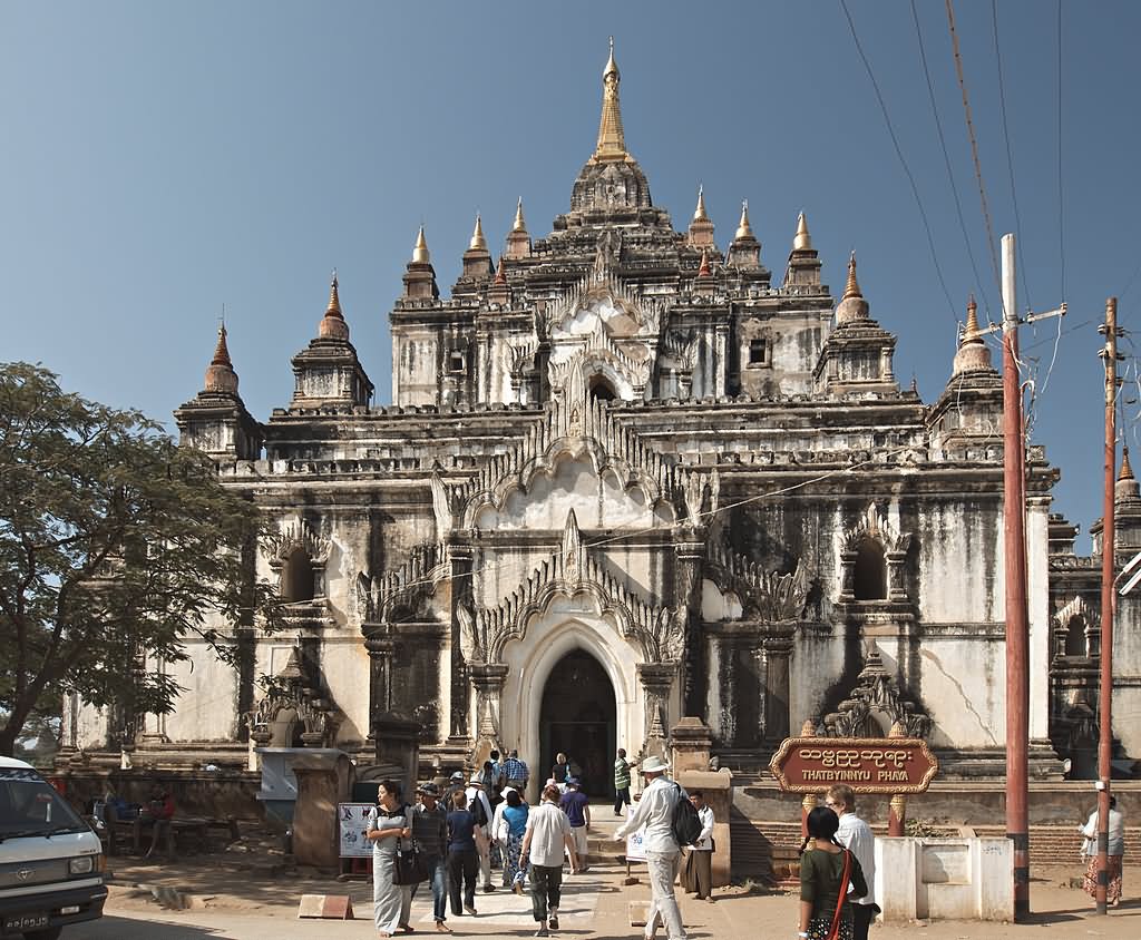 Entrance Of Thatbyinnyu Temple