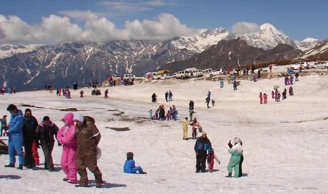 Large Number Of Tourists At Rohtang Pass Peak