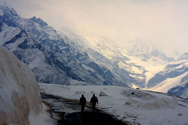 Marhi On The Way To Rohtang Pass