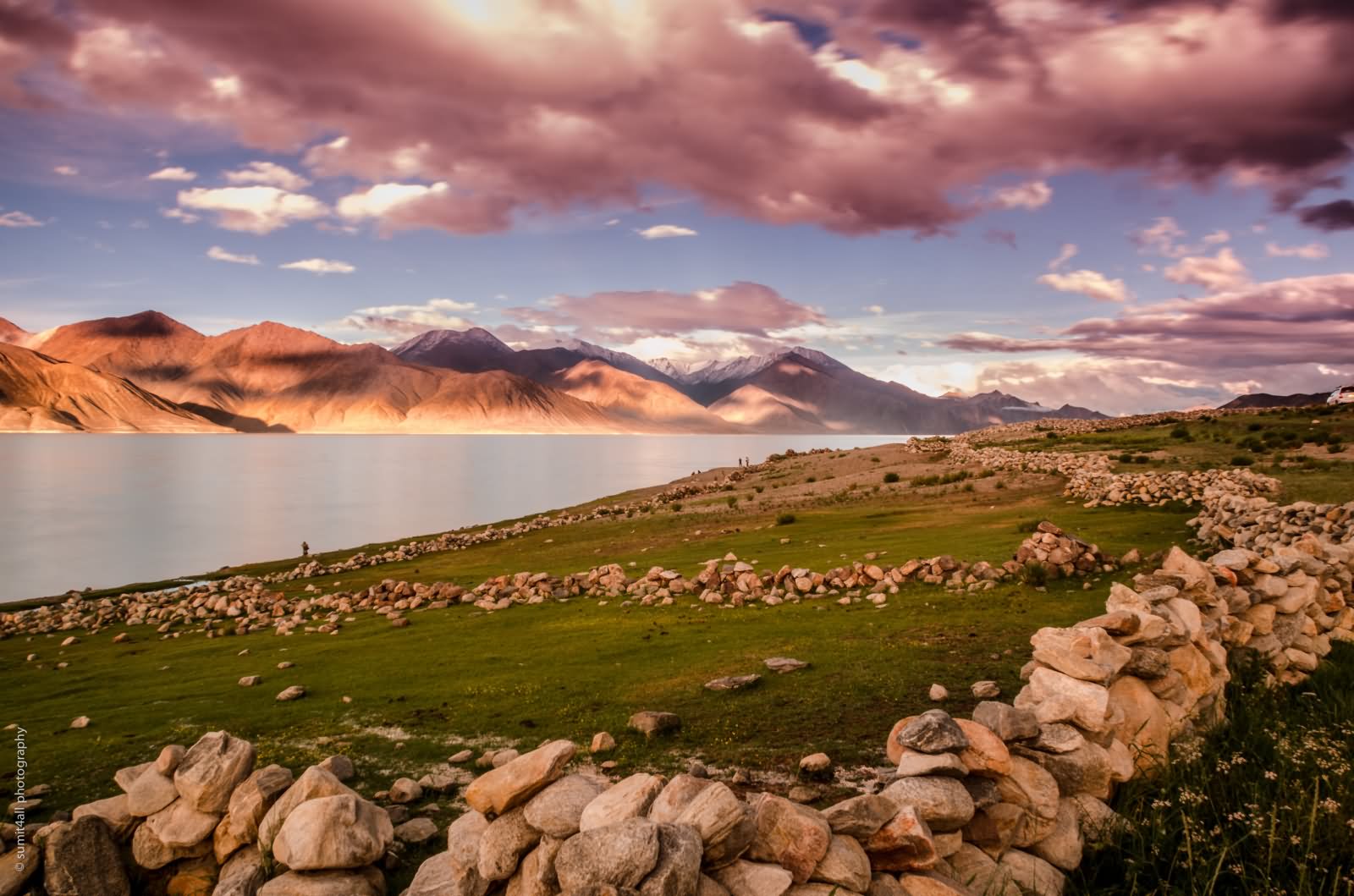 Pangong Tso Lake Looks Amazing During Sunset