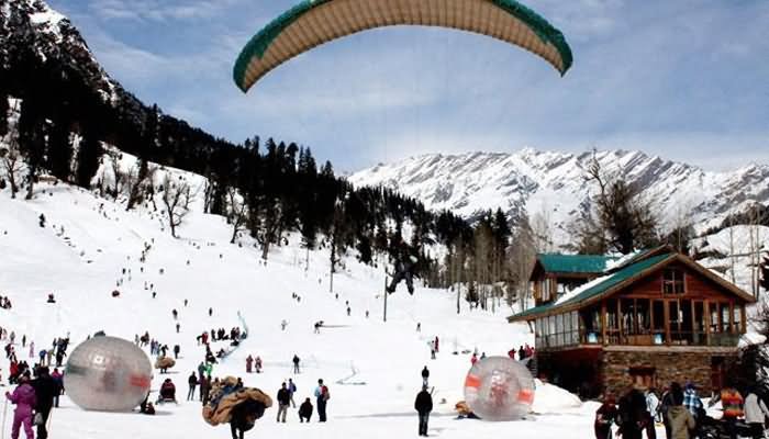 Paragliding At The Rohtang Pass Near Manali