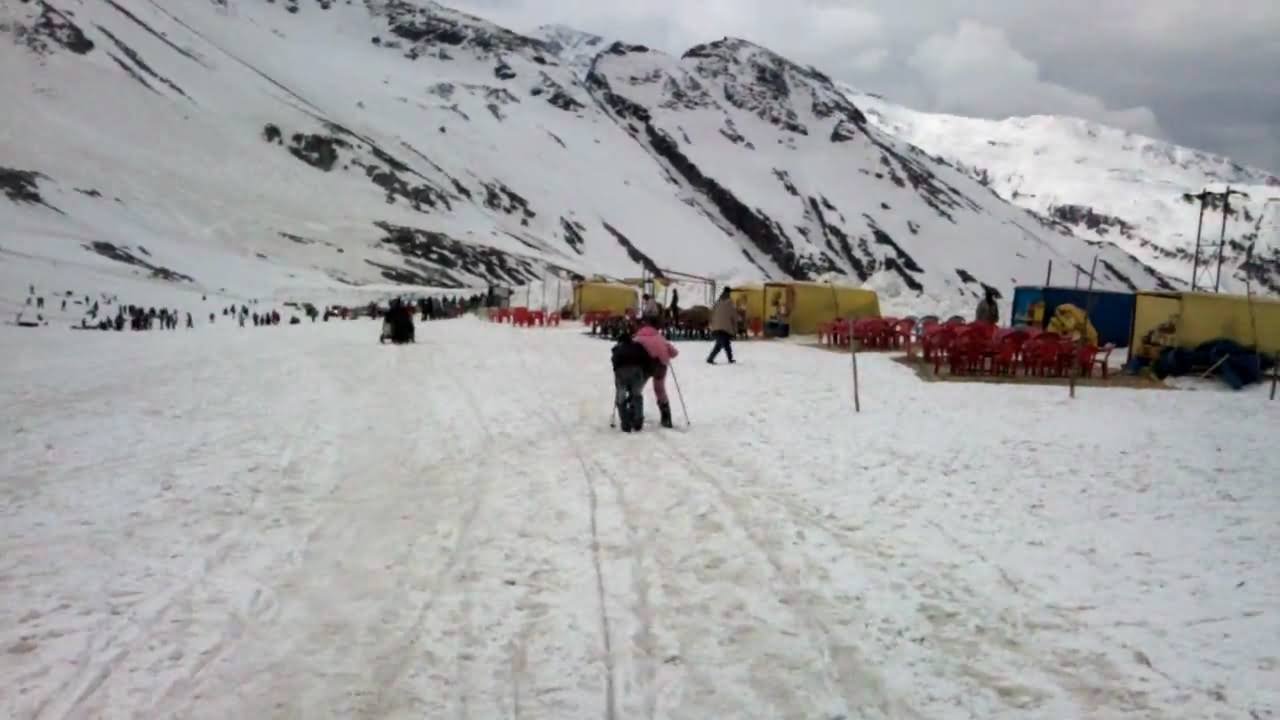 Snow Covered Rohtang Pass In Manali