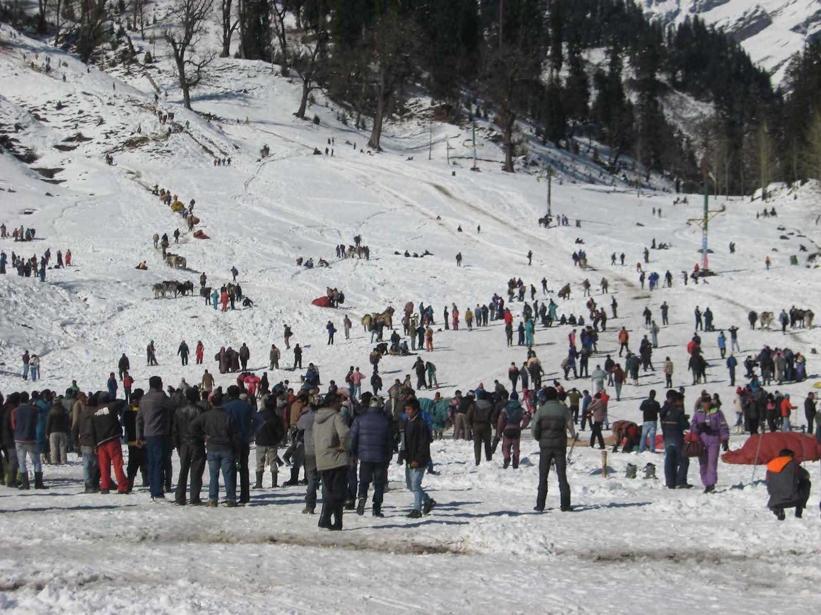 Tourists At The Solang Valley