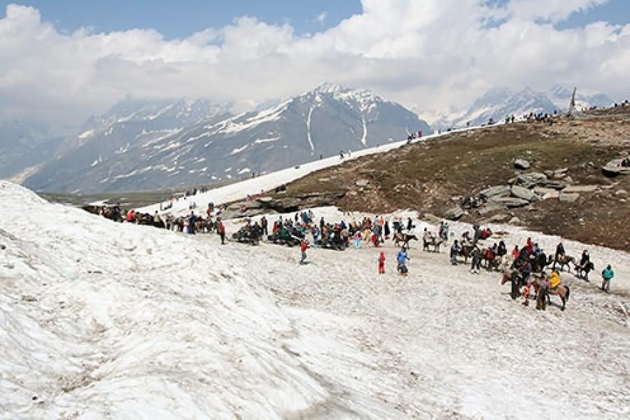 Tourists Enjoying At The Rohtang Pass, Manali