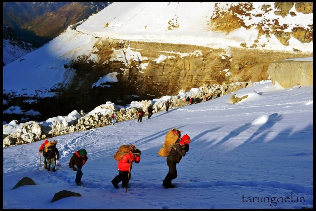 Trekkers Enroute Rohtang Pass, Manali