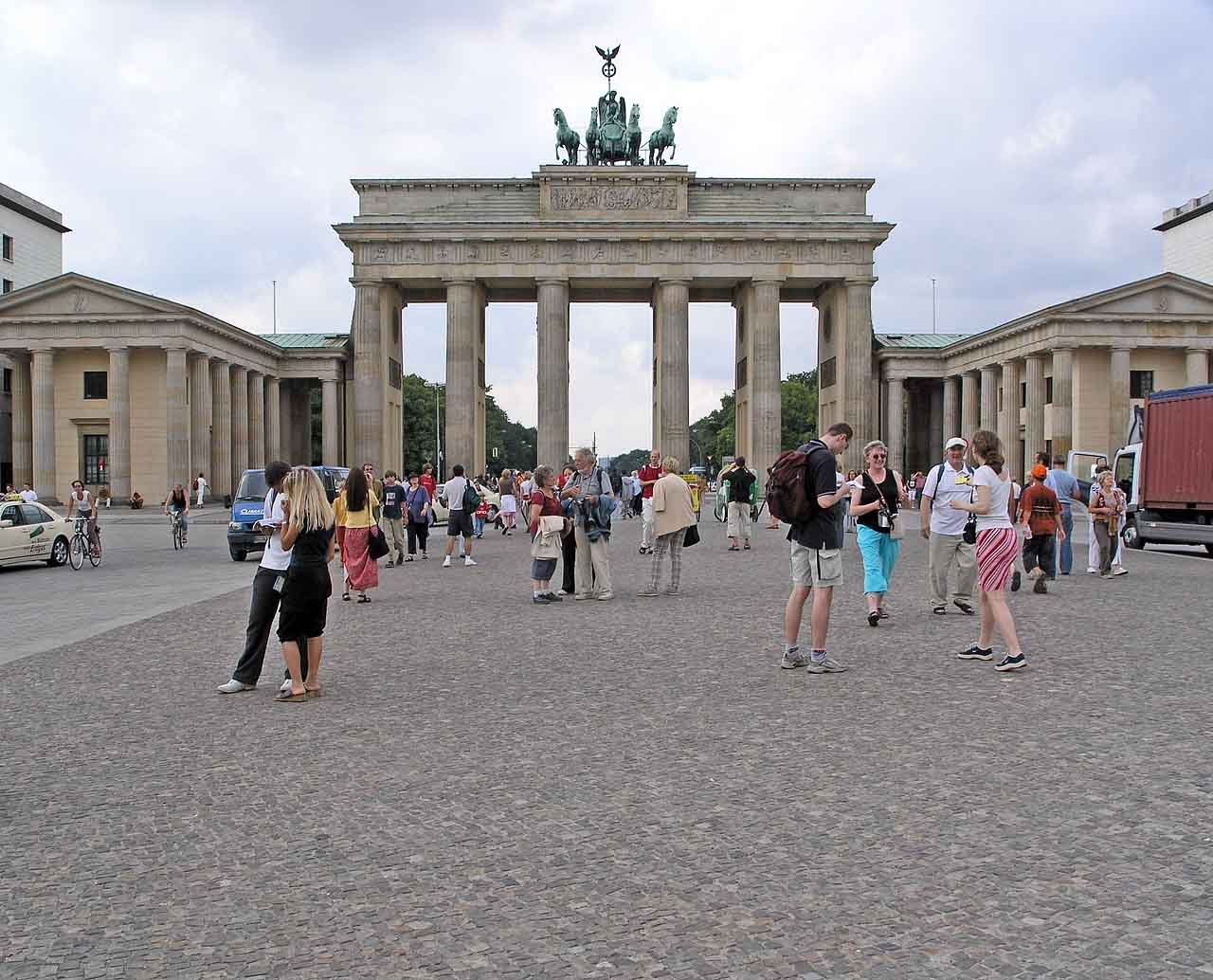 25 Adorable Pictures Of The Brandenburg Gate In Berlin, Germany