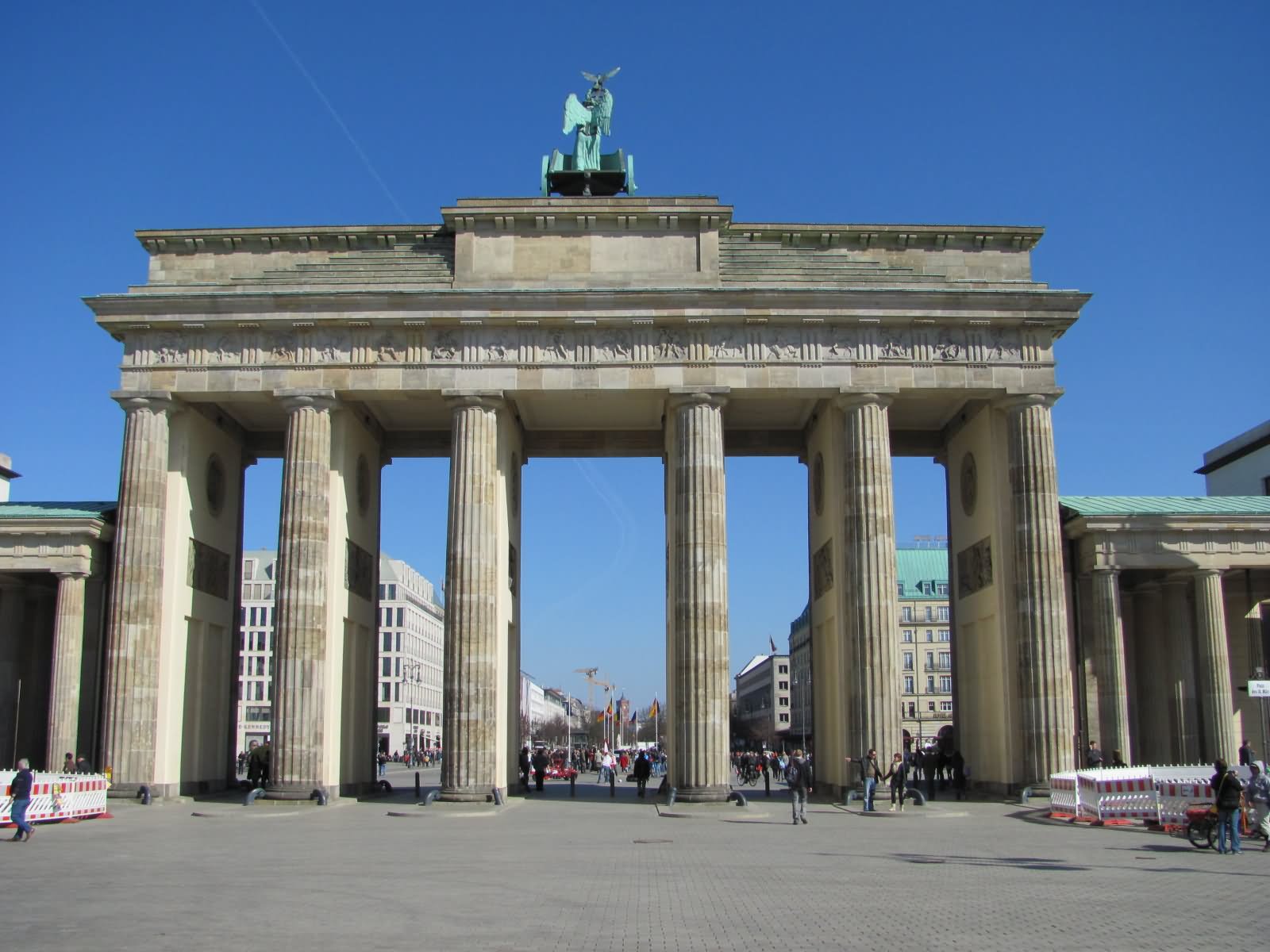 40 Stunning Pictures Of The Brandenburg Gate In Berlin, Germany