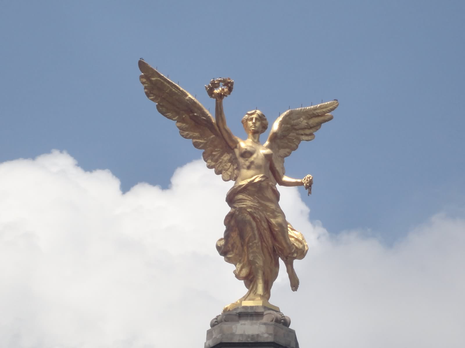 Golden Statue Of Angel Of Independence