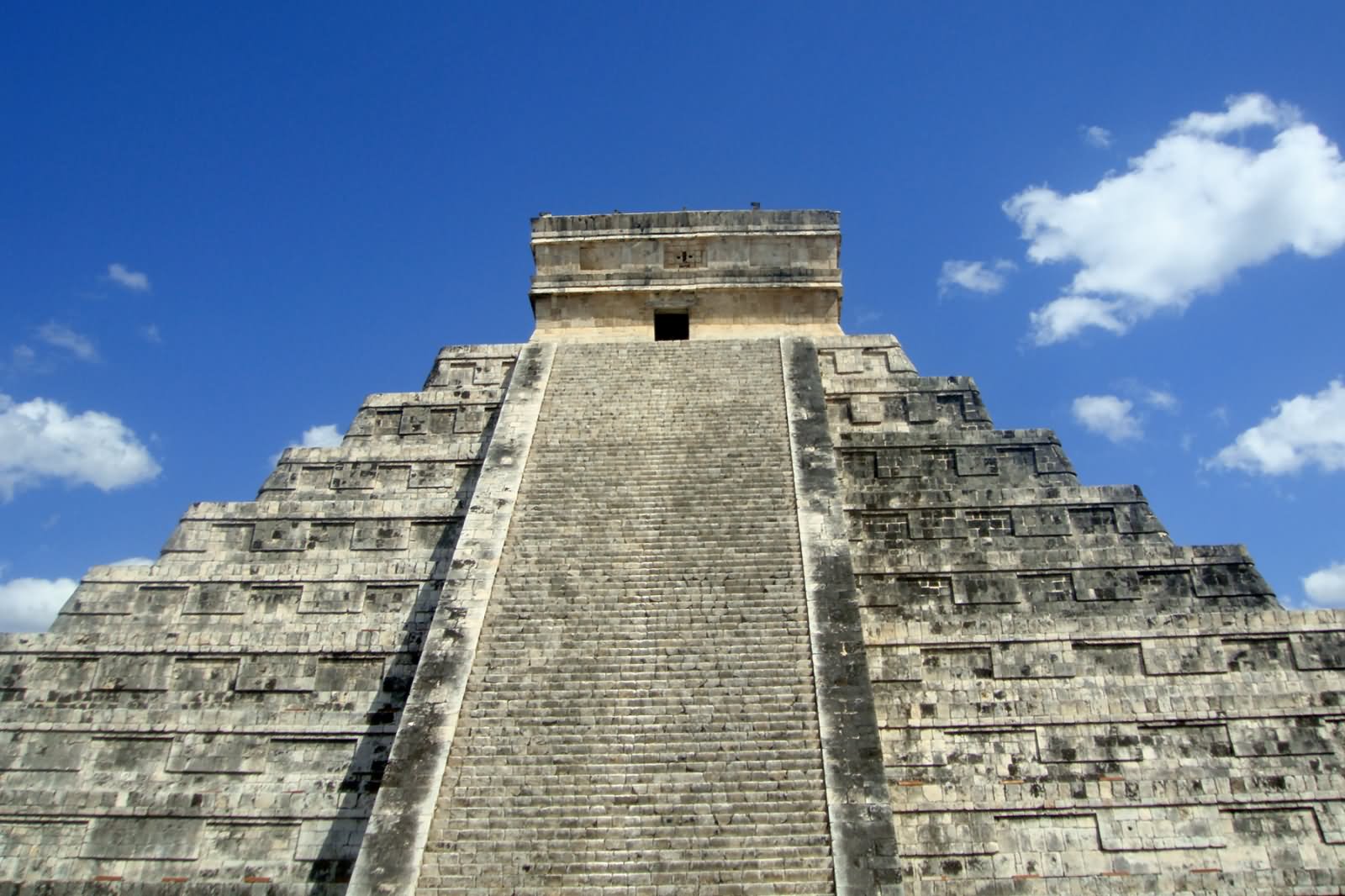 Kukulkan Temple The El Castillo In Chichen Itza, Mexico