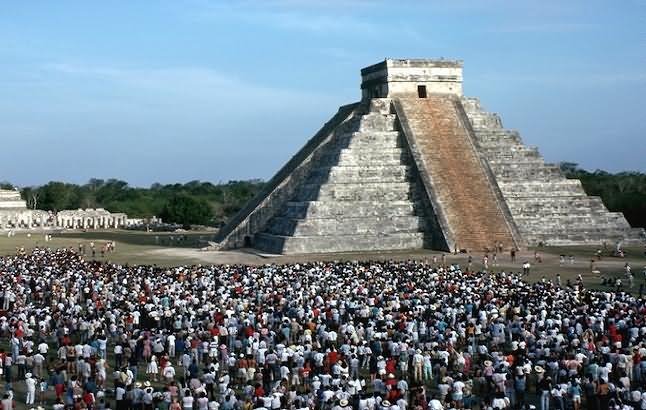 Large Crowd At The El Castillo During Equinox