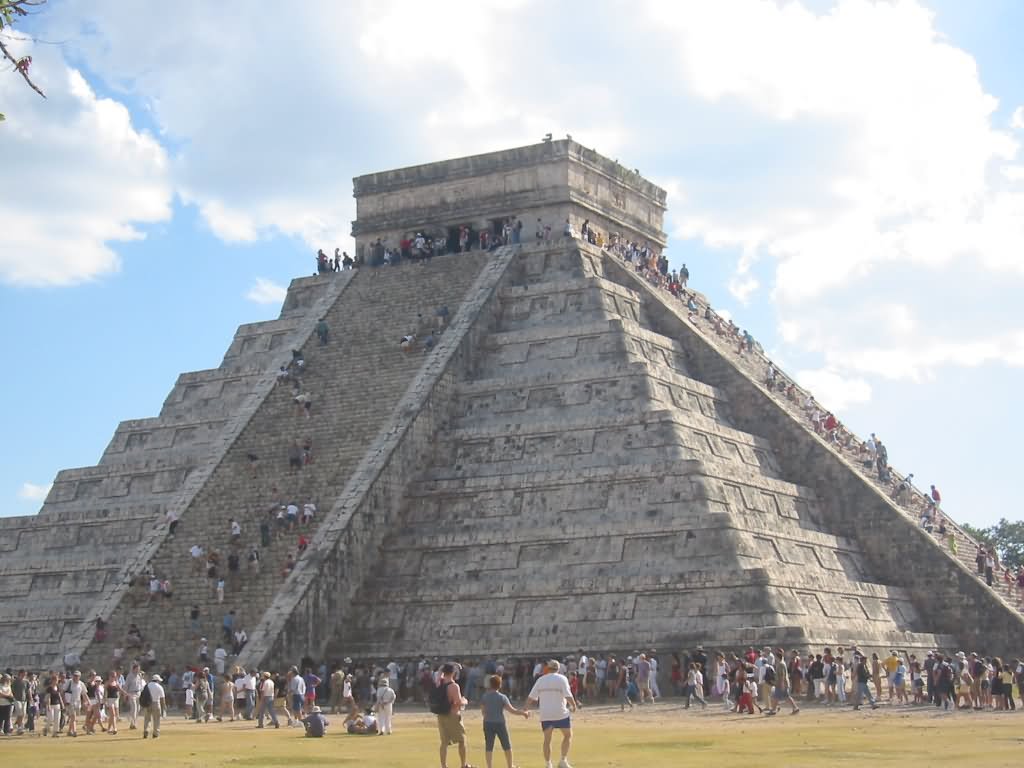 Large Number Of Tourists At The El Castillo Picture