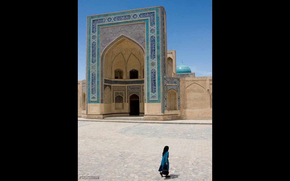 Po-i-Kalyan Mosque Gate Picture Image