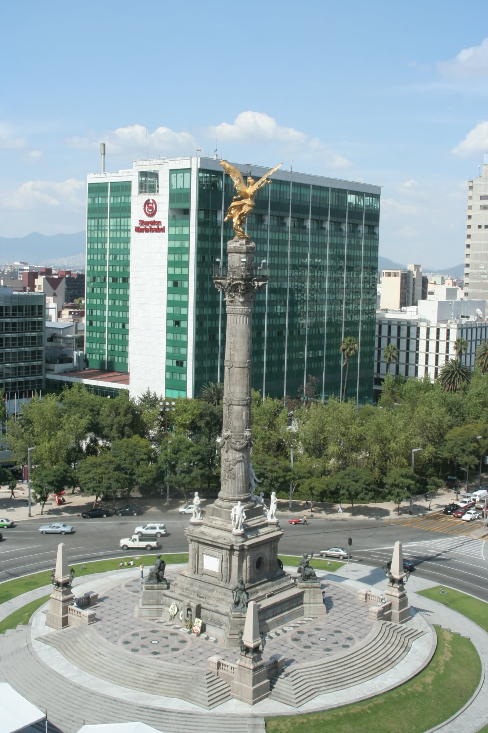 Roundabout And The Full View Of The Angel Of Independence Monument