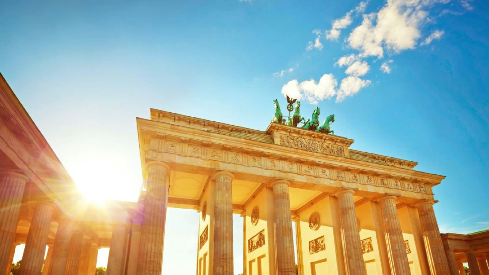 40 Stunning Pictures Of The Brandenburg Gate In Berlin ...