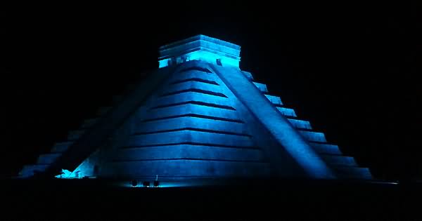 The El Castillo Looks Amazing With Night Lights