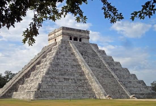 The El Castillo Picture Of Chichen Itza In Mexico