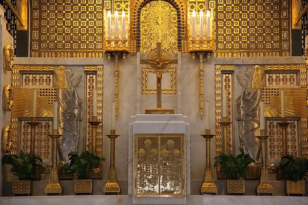 Golden Altar Inside The Kirche am Steinhof