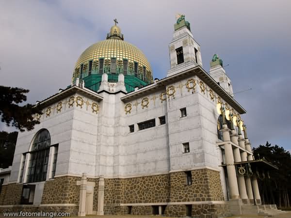 Side View Picture Of The Kirche am Steinhof In Veina