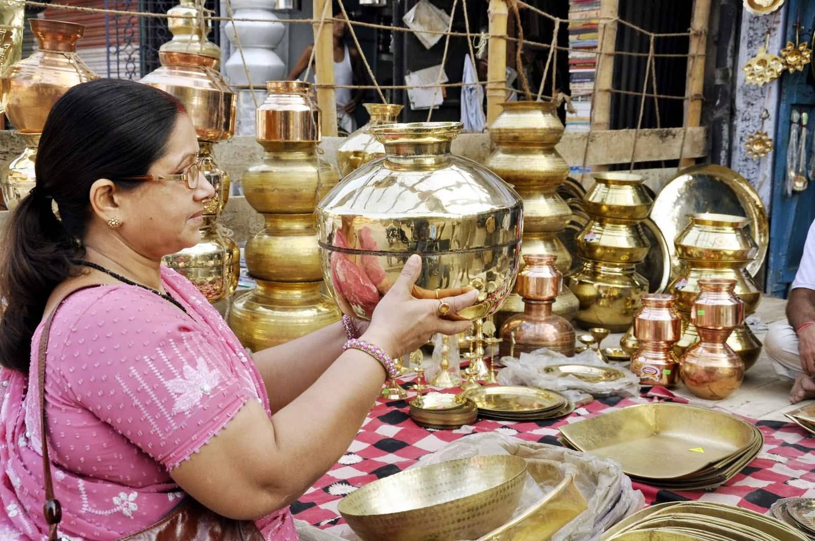 Lady Purchasing Utensils During Dhanteras Picture