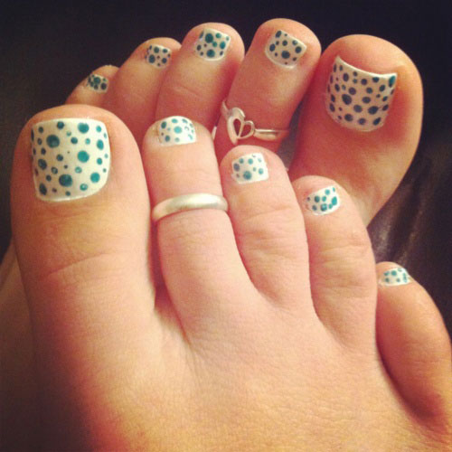 Green Polka Dots Nail Art For Toe