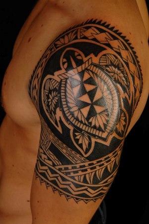 Black Ink Samoan Tattoo On Left Shoulder