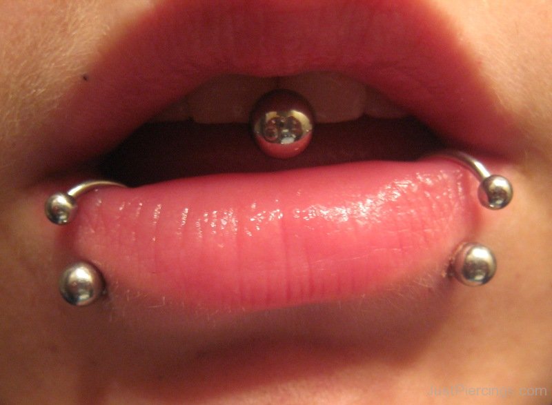 Gem And Circular Barbell Mouth Piercing