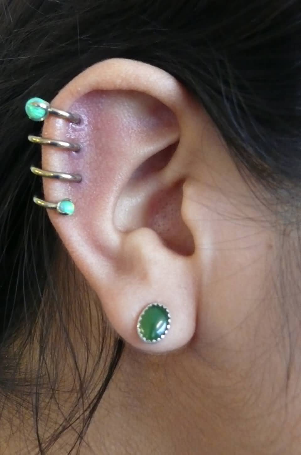 Read Complete Beautiful Lobe And Ear Spiral Piercing