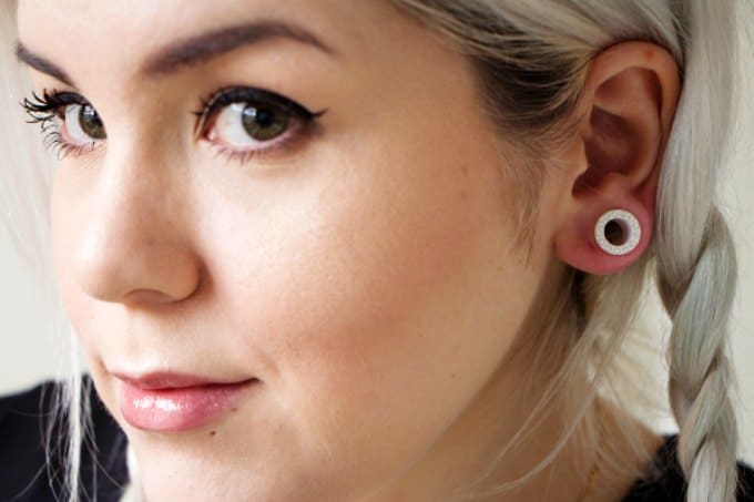 Stretched Lobe Piercing With White Gauge