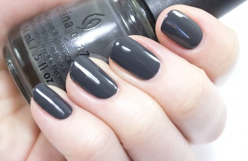 Simple Glossy Dark Gray Nail Art Idea