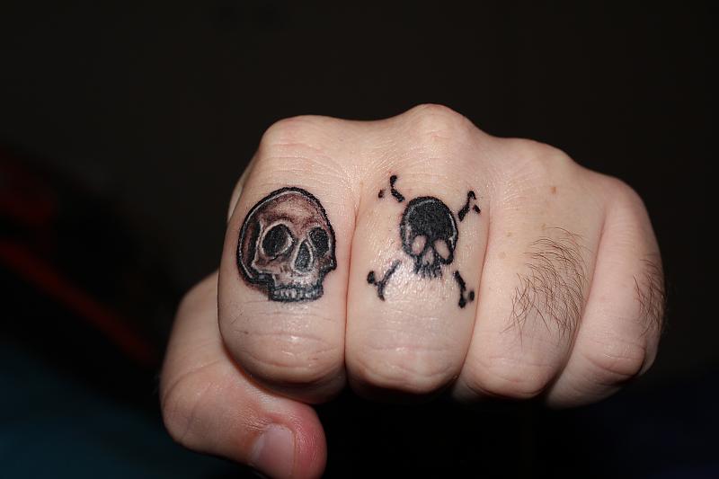 Small Knuckle Skulls Tattoo For Guy