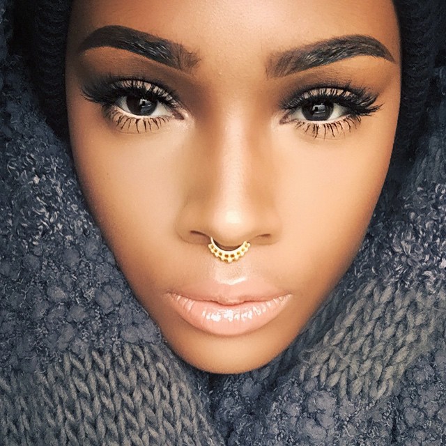 Gold Ring Septum Beat Piercing