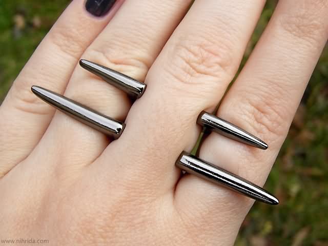 Spike Ring Finger Ring Piercing