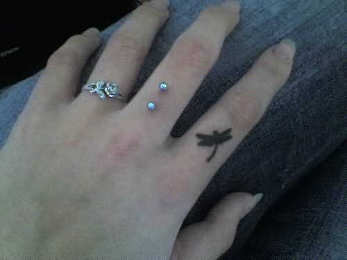 Vertical Finger Ring Piercing